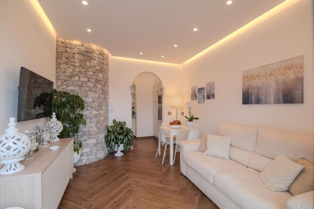 La Chicca Sicily Holiday House Кастелмола Екстериор снимка